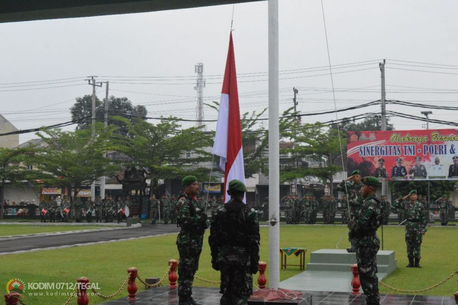 Kasdim 0712 Tegal Pimpin Upacara Hari Senin