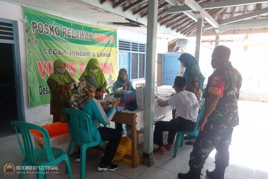 200 Orang Desa Surokidul Dapat Vaksin Gratis, Babinsa Kodim 0712 Tegal Pantau Pelaksanaan Vaksinasi