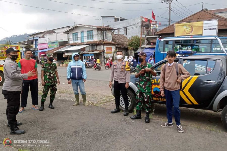 Babinsa Kodim Tegal Ingatkan Kembali Prokes dan Ajak Masyarakat Menggunakan Masker