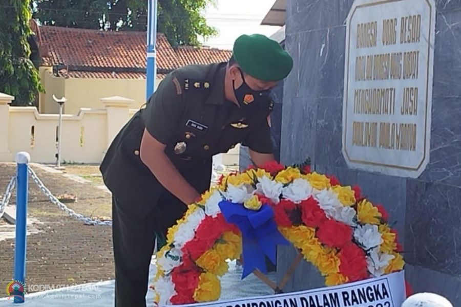Menjelang HUT Korem 071 Ke-61, Kodim Tegal Lakukan Ziarah Dan Tabur Bunga Di TMP Pura Kusuma Negara