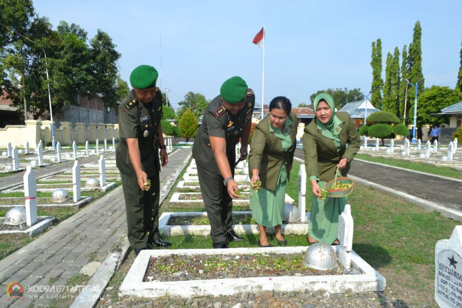 Dandim Tegal Pimpin Ziarah Rombongan Peringati Hari Juang Kartika TNI-AD Tahun 2022