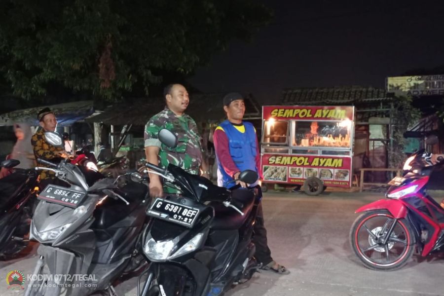 Pantau Kondusifitas Wilayah, Babinsa Kodim 0712 Tegal Aktif Laksanakan Patroli Malam Hari