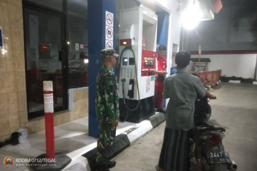 Cegah Gangguan Kamtibmas Pada Obyek Vital, Babinsa Kodim Tegal Patroli SPBU