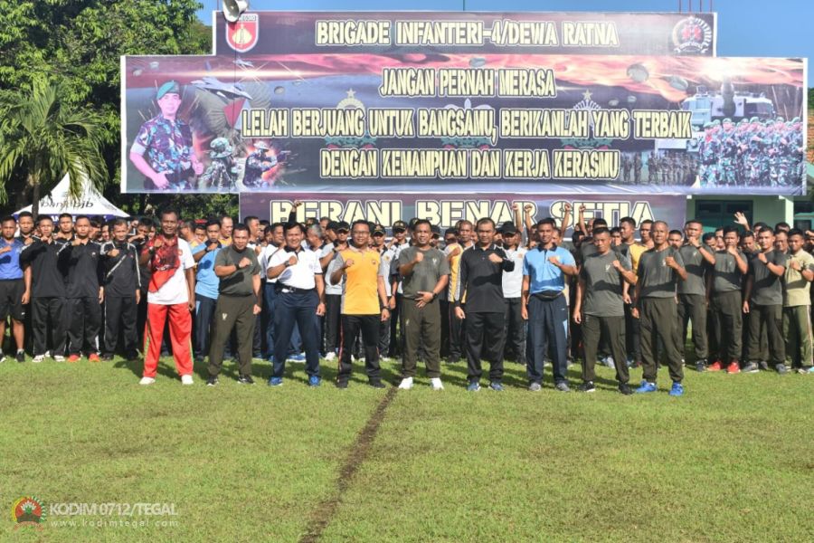 Danramil Pagerbarang Hadiri Apel Dan Olahraga Bersama Dalam Sinergitas TNI-Polri Di Wilayah Tegal