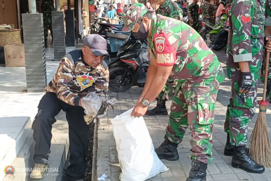 Peringati Hari Juang TNI AD 2023, Kodim 0712 Tegal Bersih � Berih Pasar Pepedan
