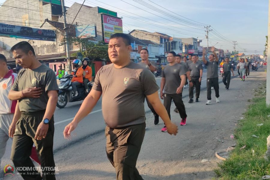 Jum’at Sehat, Anggota Kodim Tegal Laksanakan Jalan Sehat