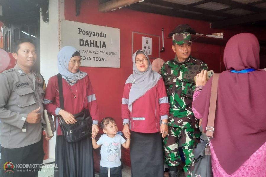 Cegah Stunting, Babinsa Kel. Muarareja Terjun Dampingi Posyandu Balita