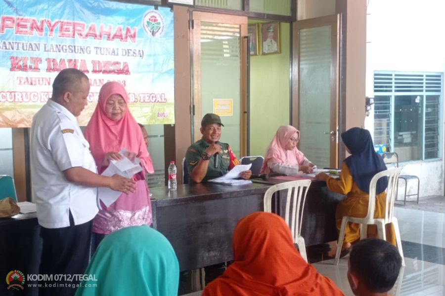 Babinsa Koramil Pangkah Dampingi Pembagian BLT � DD Desa Curug