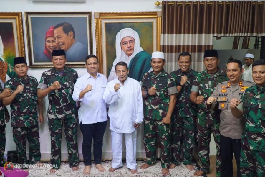 Danrem 071 Dampingi Pangdam IV/Diponegoro Melaksanakan Halal Bihalal Dengan Habib Lutfhi Bin Yahya