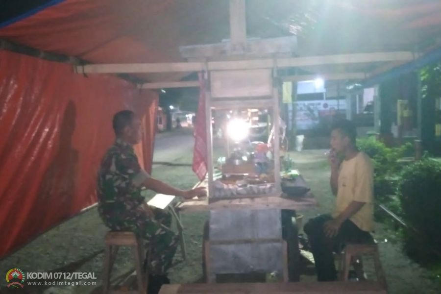 Warung Angkringan Salah Satu Tempat Favorit Babinsa Untuk Komsos