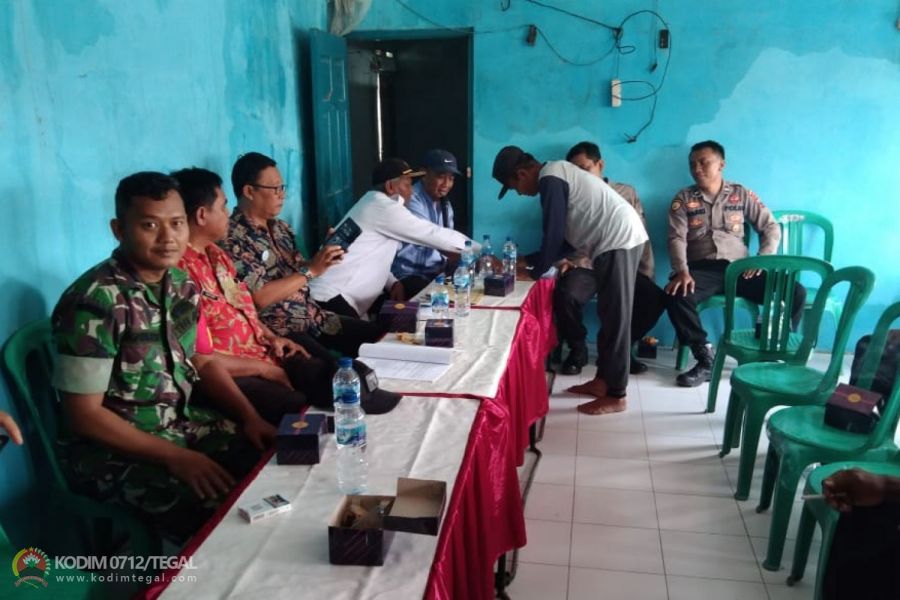 Peduli lingkungan, Babinsa dan Perangkat Desa Musyawarah Kebersihan Bantaran Sungai