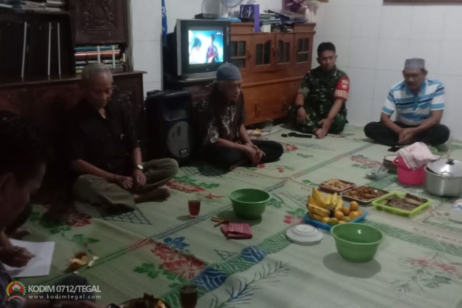 Jalin Silahturahmi, Babinsa Tegal Timur Hadiri Pertemuan  Rutin Ketua RW
