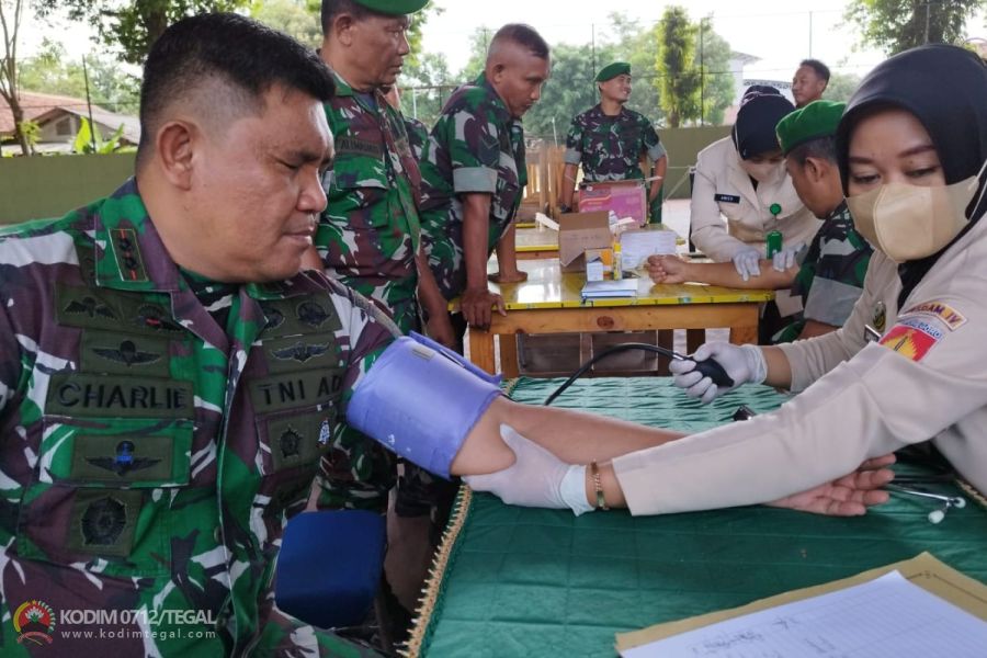 Kodim Tegal Berikan Suntik Vitamin C Kepada Anggota