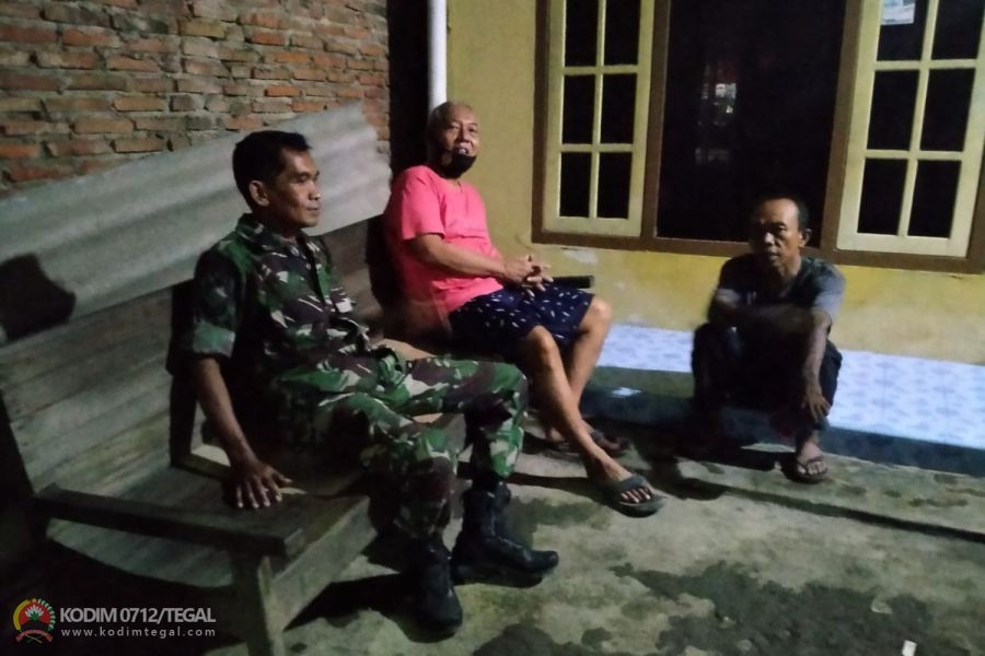 Pererat Tali Silahturahmi, Babinsa Tarub Komsos Malam Hari