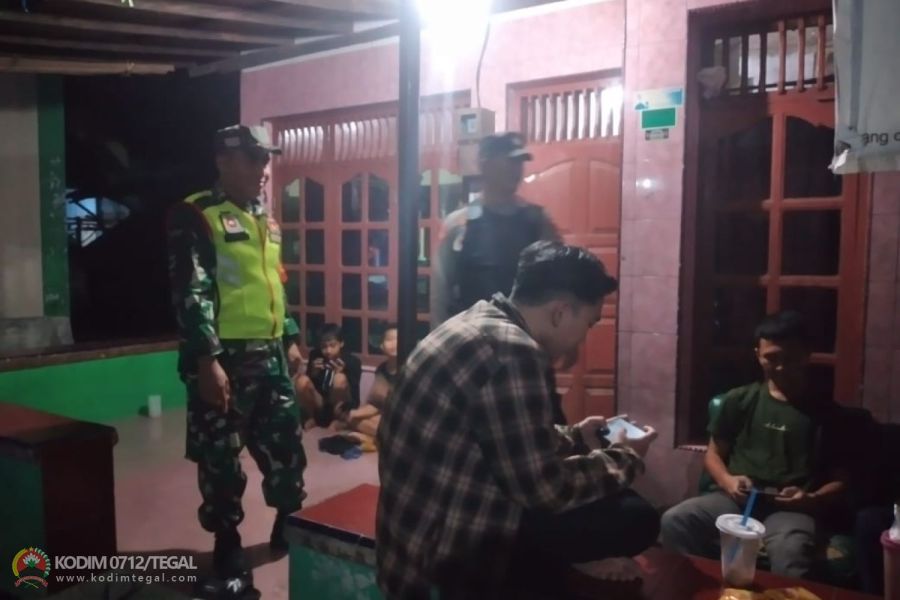 Upaya Pencegahan Tindak Kriminalitas, Babinsa Kodim 0712 Tegal Melaksanakan Patroli Wilayah