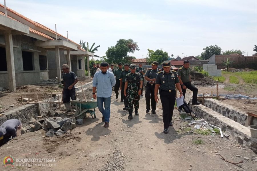Pamen Ahli Kodam 4 Diponegoro Tinjau Pembangunan Rumah Dinas Kodim 0712 Tegal
