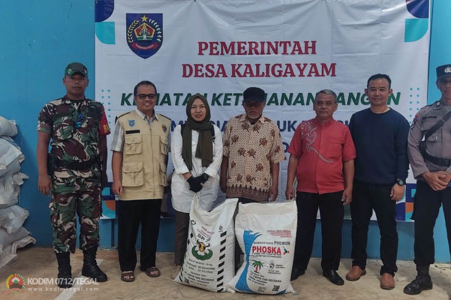 Babinsa Koramil Margasari Damping Penyaluran Pupuk Non Subsidi