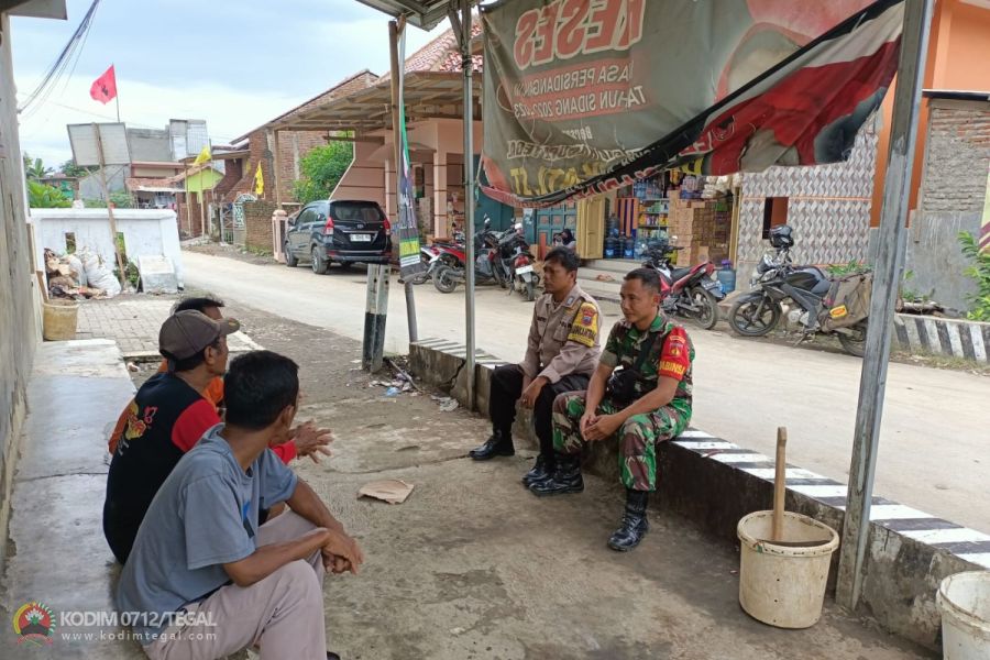 Kompak, Babinsa Dan Bhabinkamtibmas Komsos Bersama Dengan Warga Binaan