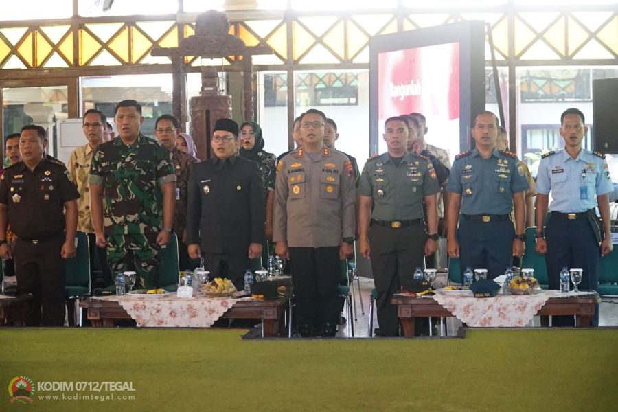 Dandim Tegal Hadiri Pengukuhan Dan Penyerahan Keputusan Penambahan Masa Jabatan Kepal Desa