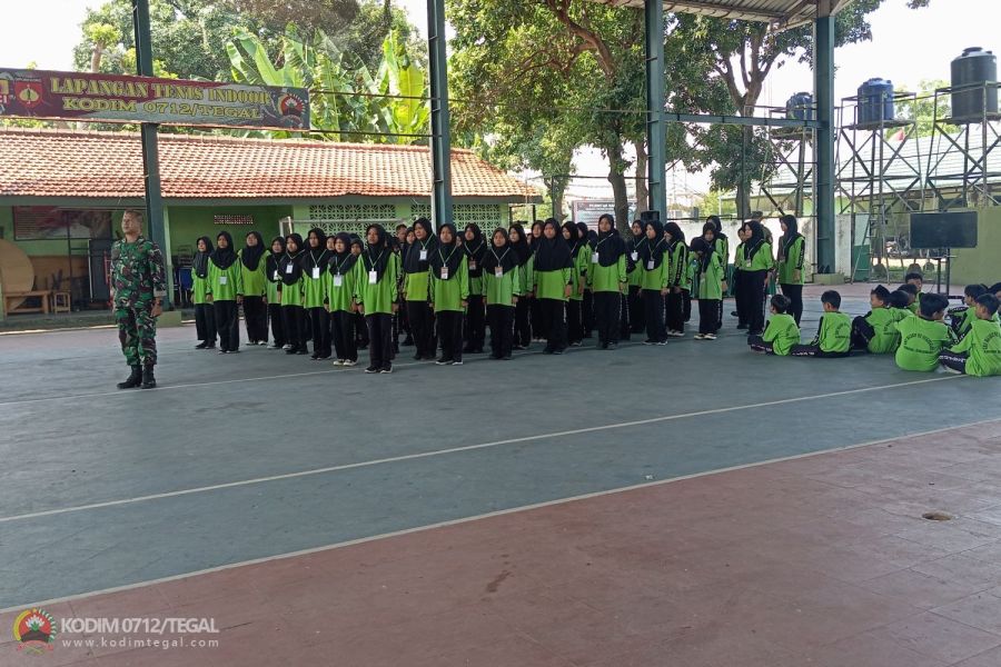 Latihan Dasar Kepemimpinan SMP Ma'arif NU Dukuhwaru Di Kodim 0712 Tegal