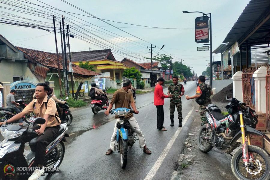 Koramil 11 Pangkah Kembali Bagikan Nasi Bungkus