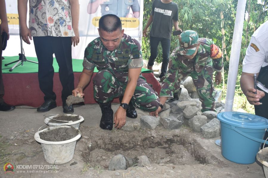 Dandim Tegal Bersama Forkopimda Lakukan Peletakan Batu Pertama Pembangunan Jembatan Gantung