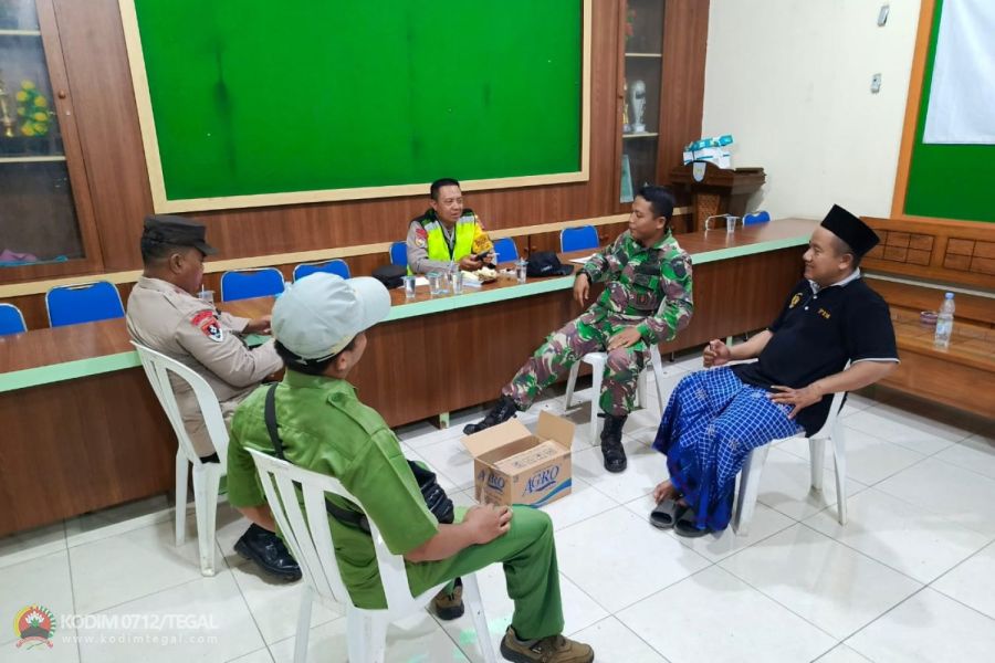 Babinsa Lakukan Sambang Desa dan Pembinaan Linmas di Desa Pamiritan