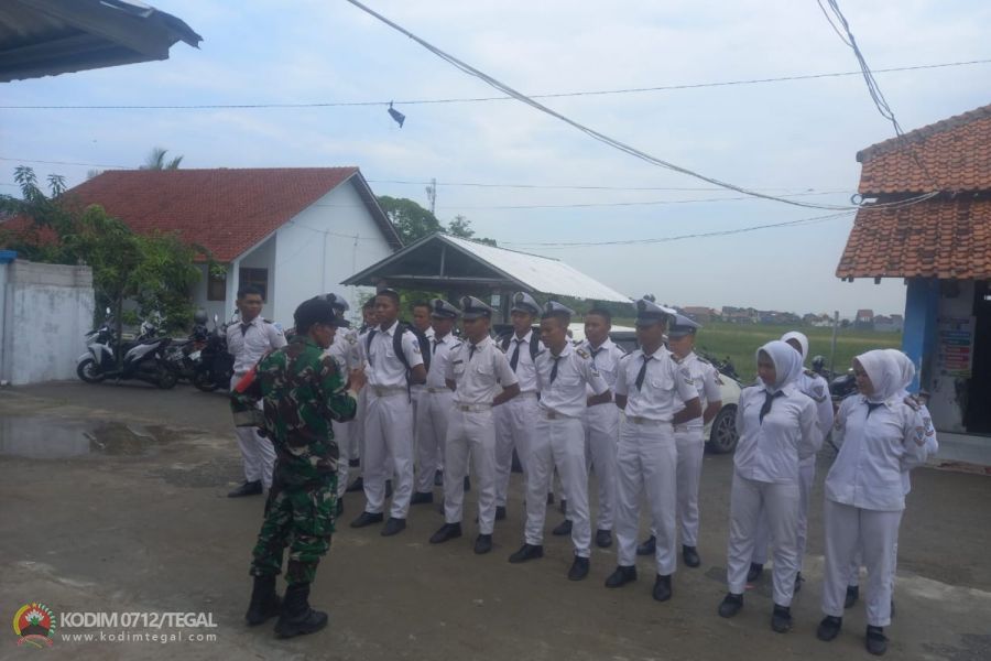 Cegah Knalpot Brong, Babinsa Koramil Suradadi Berikan Sosialisasi Kepada Siswa SMK