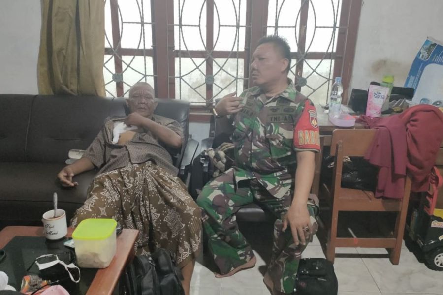 Peduli Warga Binaan, Babinsa Koramil Talang Jenguk Warga Yang Sedang Sakit