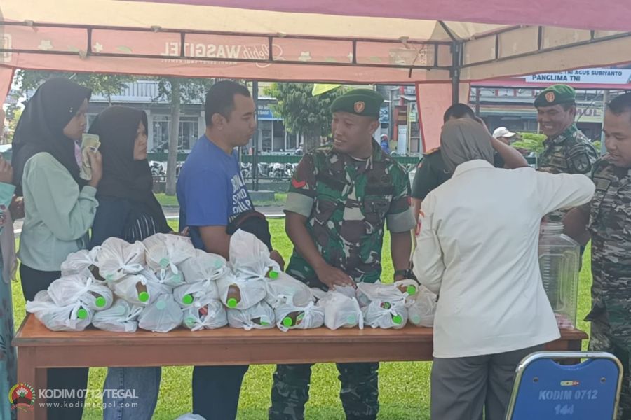 Bantu Rakyat Dapat Sembako Jelang Idul Fitri 2024, TNI di Tegal Gelar Bazar Murah