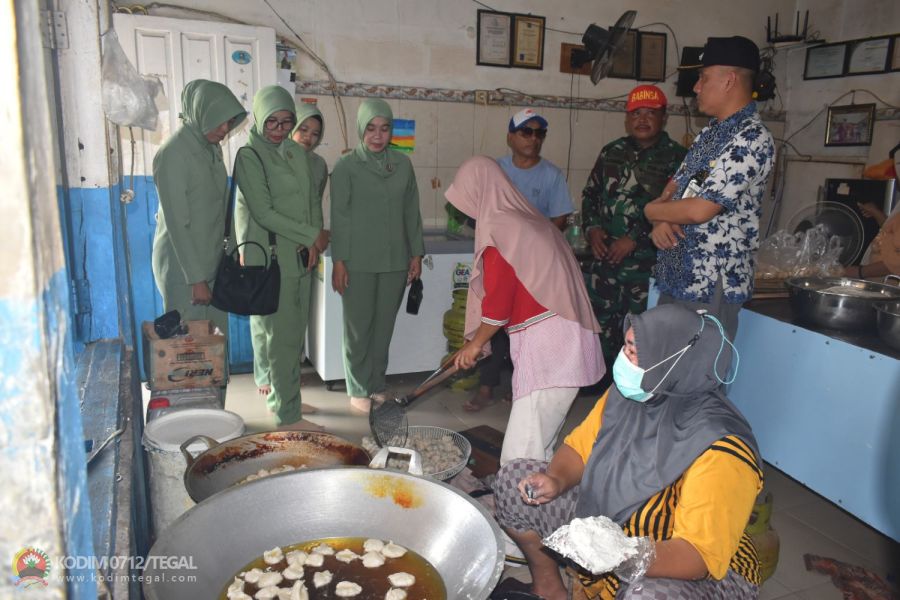 Ketua Persit KCK Cabang XXII Dim 0712 Tegal Kunjungi Pusat Pelatihan Mandiri Perikanan