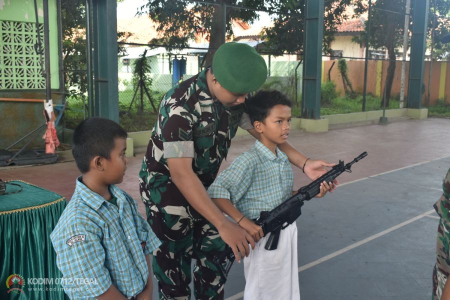 Kenalkan Tentang TNI, Kodim 0712/Tegal Kedatangan Anak-anak SD Negeri Kaligayam 02