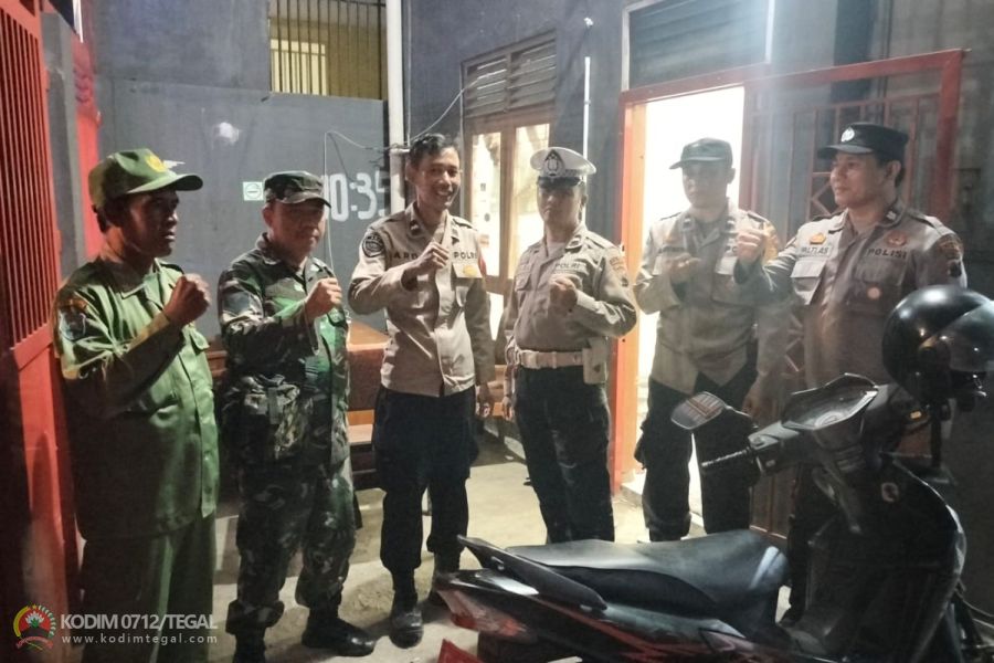 Jaga Kamtibmas Menjelang Pemilu 2024, TNI, Polri, dan Aparat Kelurahan Melaksanakan Patroli