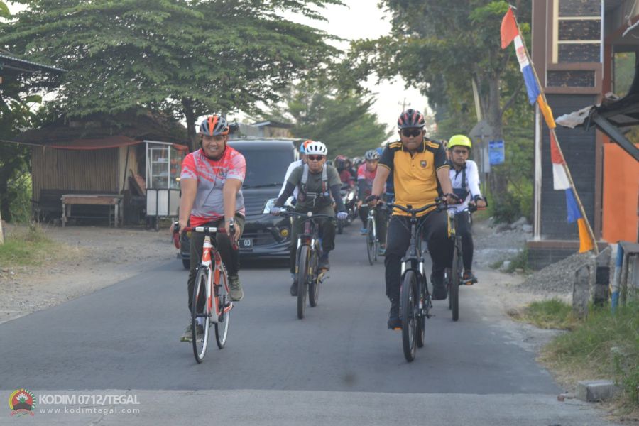 Gowes dan Menembak bersama Kapolres Tegal dalam rangka sinergitas TNI POLRI