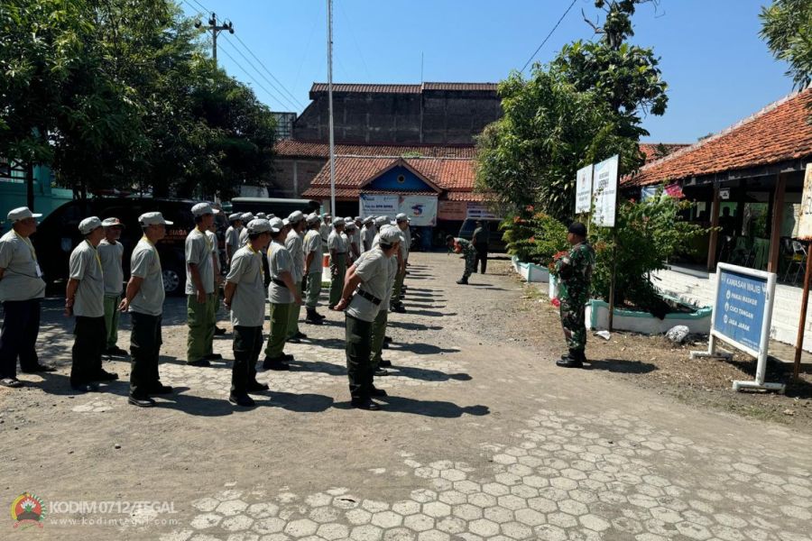 Babinsa Koramil Suradadi Beri Pelatihan Linmas