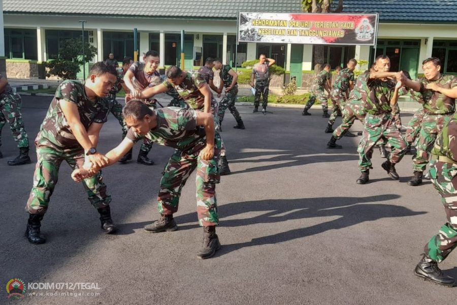 Untuk Meningkatkan Kemampuan, Anggota Kodim 0712 Tegal  Melaksanakan Latihan Bela Diri Taktis