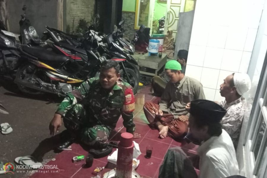 Dalam Rangka Menjaga Kondusifitas Kamtibmas Babinsa Kodim Tegal Sambangi Warga