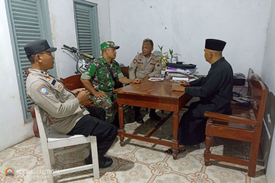 Babinsa Kodim 0712 Tegal Korem 071 Wijayakusuma Sambangi Rumah Perangkat Desa