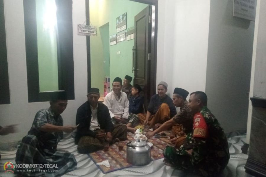 Hadiri Pengajian Rutin, Babinsa Posramil 14/Dukuhwaru Jalin Silaturahmi Dengan Warga Binaan