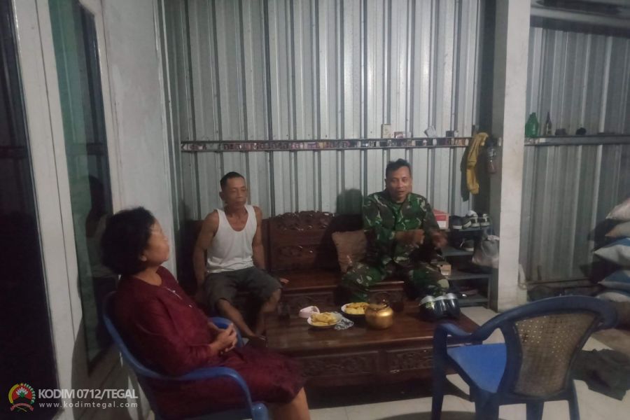 Sambangi Warga, Babinsa Jalin Erat Silaturahmi Di Wilayah Binaan