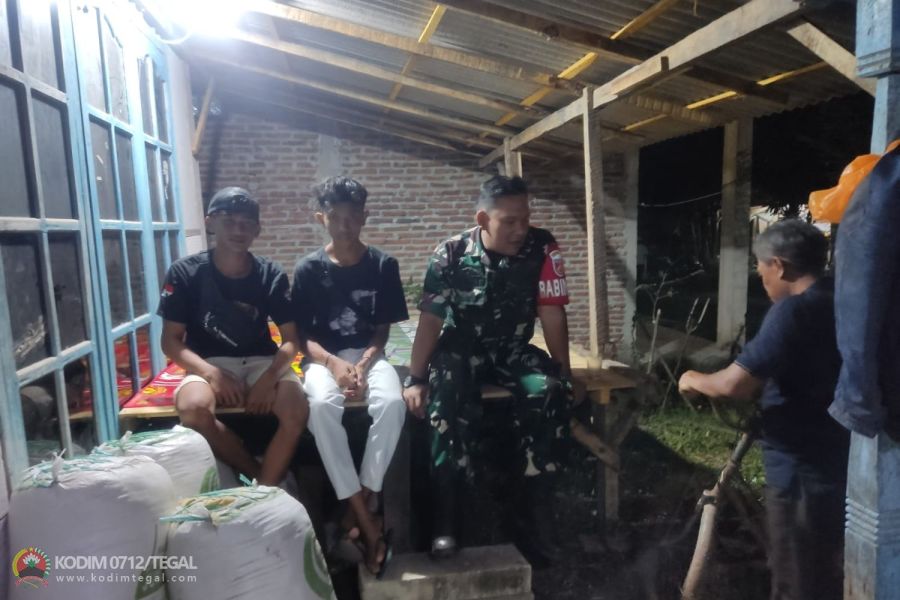 Babinsa Koramil Kramat Sambangi Warga Desa Kemuning
