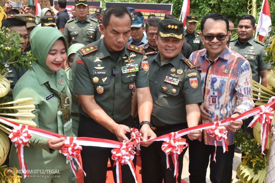 Pangdam IV Diponegoro Resmikan Jembatan Gantung Kali Kumisik Desa Wanasari