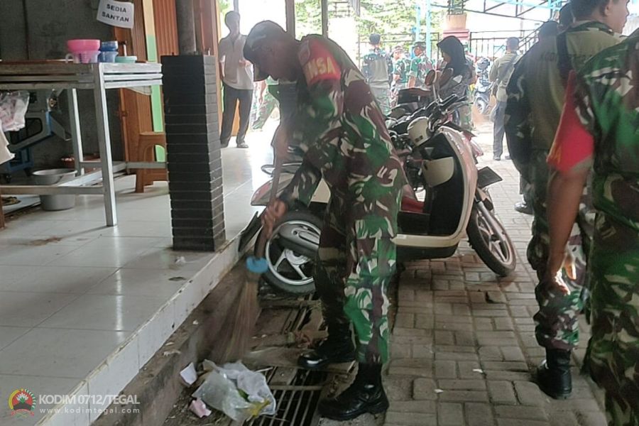 Peringati Hari Juang TNI AD, Kodim Tegal Gelar Karya Bakti Pembersihan Pasar