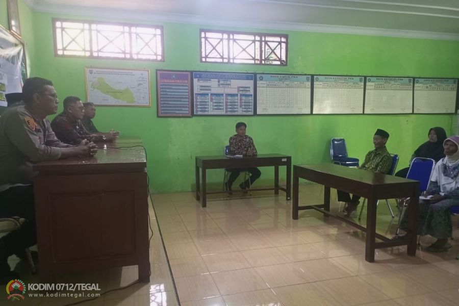 Danramil Koramil Kedungbanteng Hadiri Langsung Penyaluran BLT DD