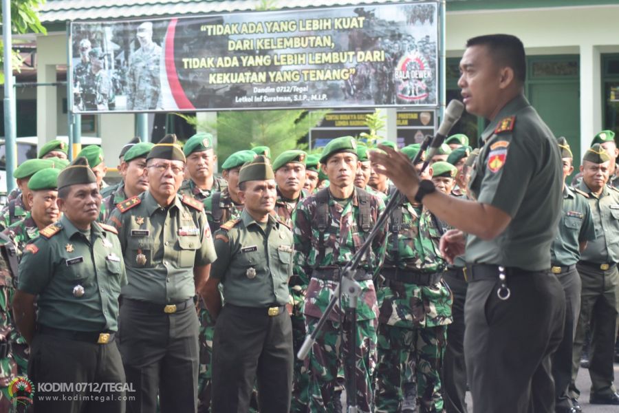 Setelah Pelaksanaan Upacara, Dandim 0712 Tegal Berikan Jam Komandan