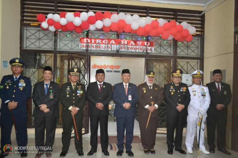 Dandim Tegal Pimpin Apel Kehormatan Dan Renungan Suci HUT RI Ke-79 Tahun 2024 Tingkat Kota Tegal