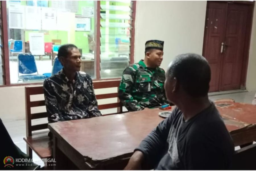 Ciptakan Situasi Kondusif, Babinsa Dan Bhabinkamtibmas Laksanakan Patroli Dan Komsos