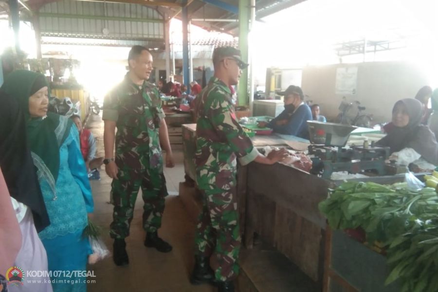 Babinsa Koramil 08 Talang Melaksanan  Monitoring Pasar Pesayangan