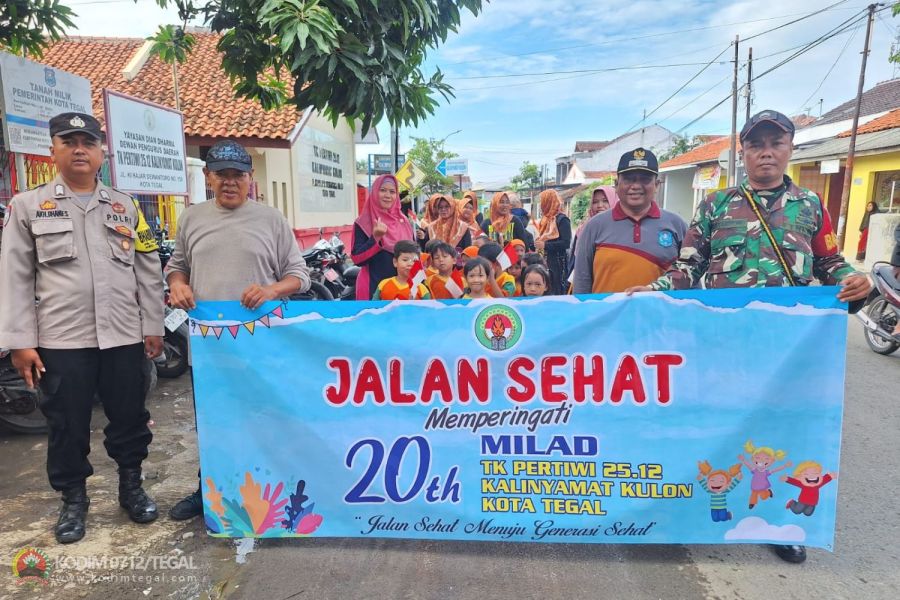 Babinsa Koramil Sumurpanggang Kawal Jalan Sehat HUT TK Pertiwi