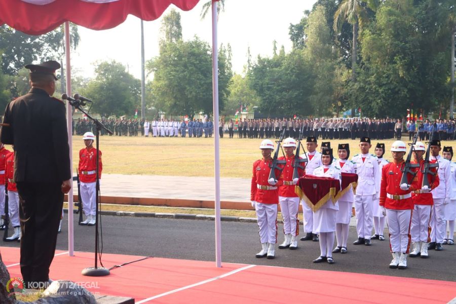 Dandim Tegal Hadiri Upacara Penurunan Bendera Merah Putih HUT RI Ke-79 Tahun 2024